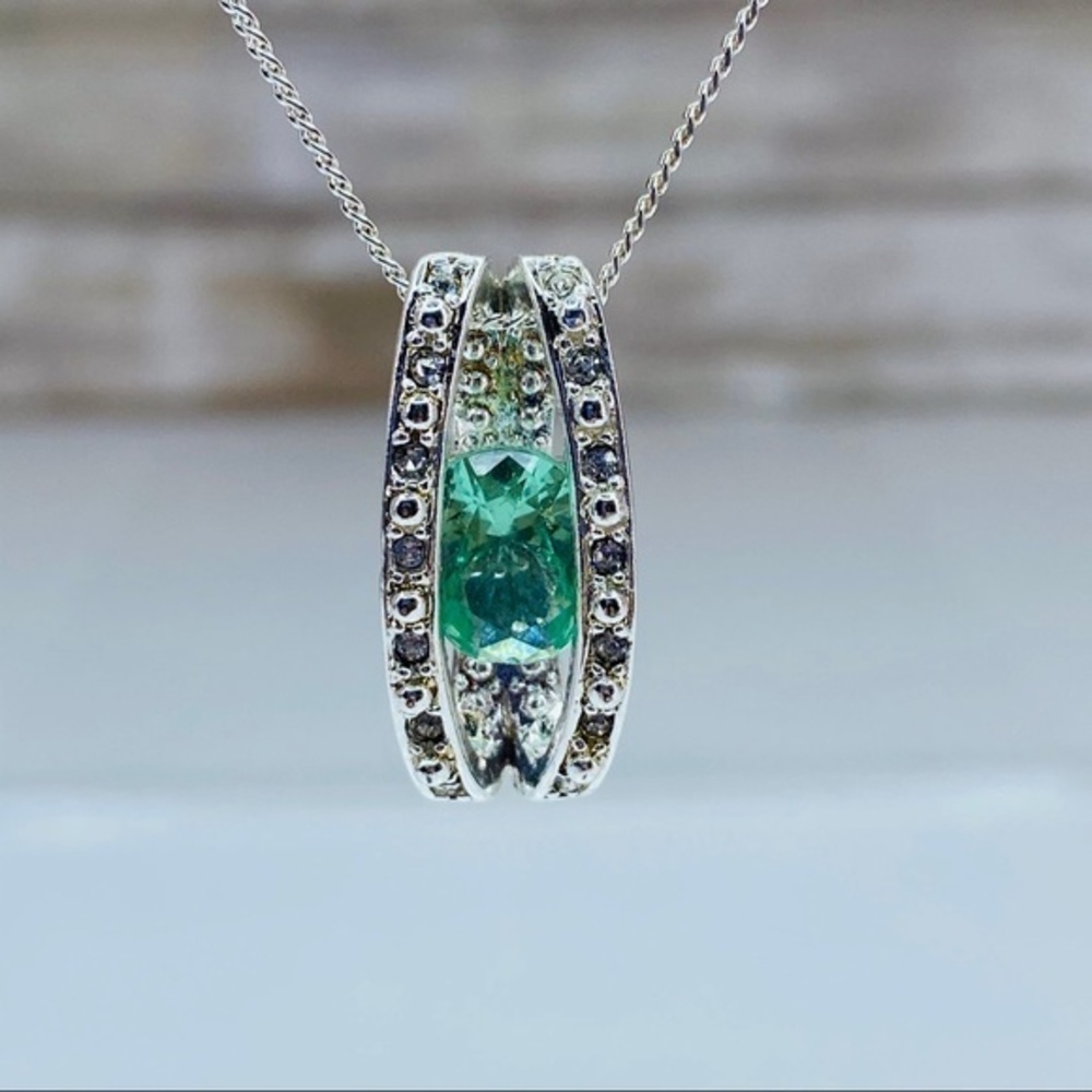 ENVY ME NECKLACE- AVON - Picture 4 of 10